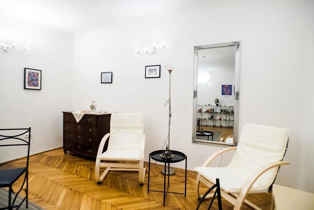 Apartment At The Deak Ferenc Ter Budapesta 0*,  Ungaria