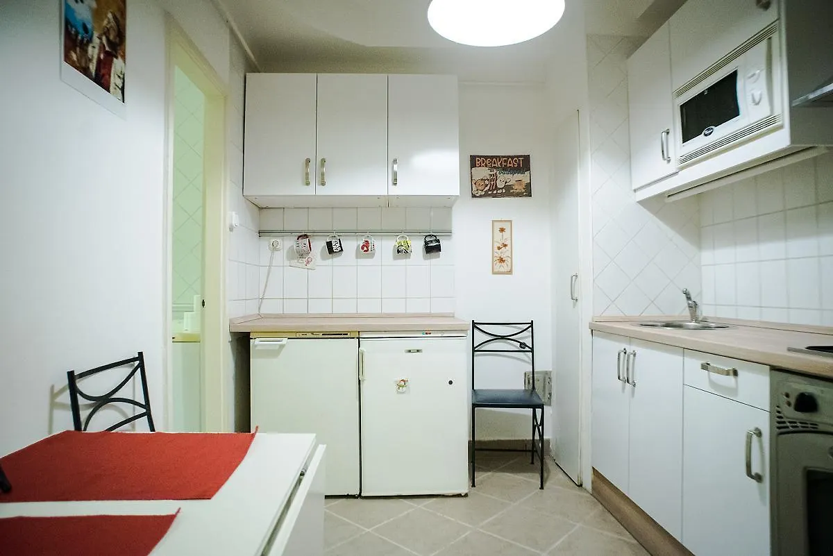 Apartment At The Deak Ferenc Ter Budapest