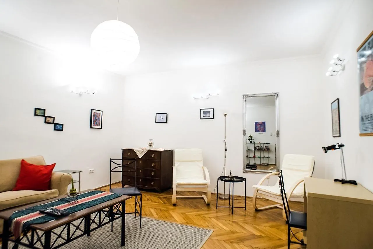 Apartment At The Deak Ferenc Ter Budapest